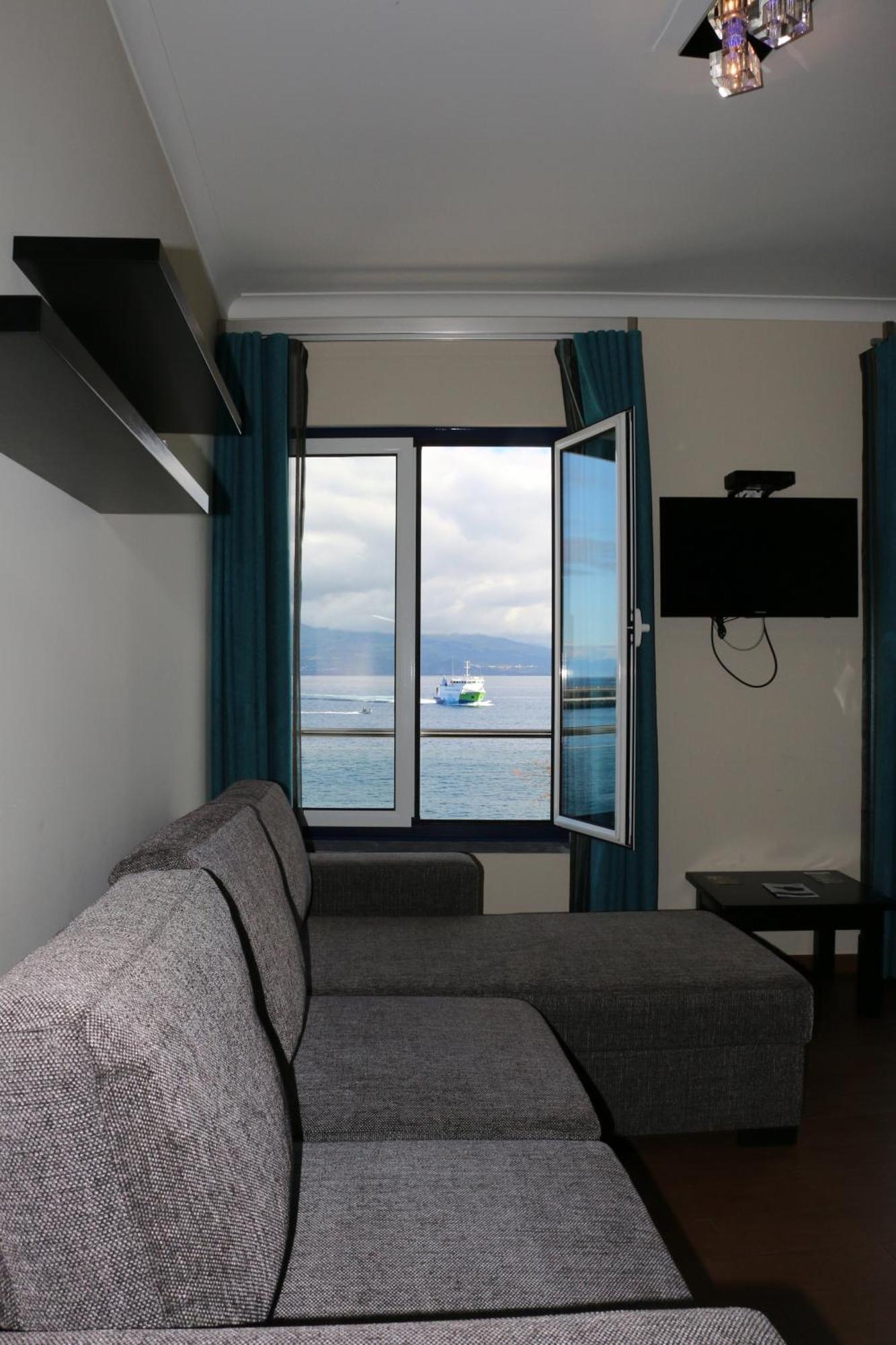Apartamentos Kosmos Horta  Ruang foto